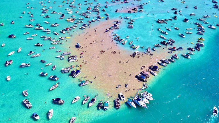 Vibrant Sandbar: Discover the Hidden Beauty of Coastal Bliss